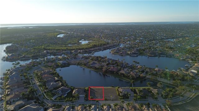 5808 Harbour CIR, Cape Coral, FL 33914