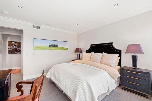 1010 Genter St 302, La Jolla, CA 92037