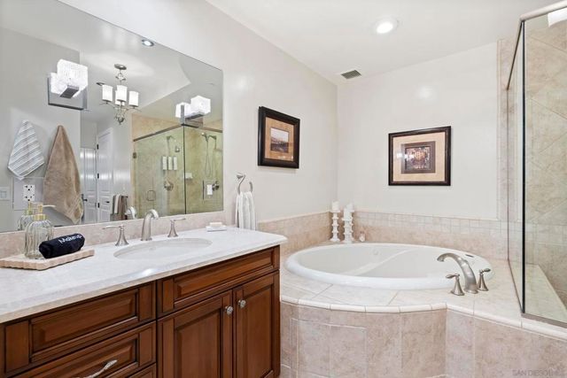 1010 Genter St 302, La Jolla, CA 92037