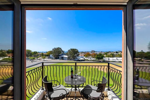 1010 Genter St 302, La Jolla, CA 92037