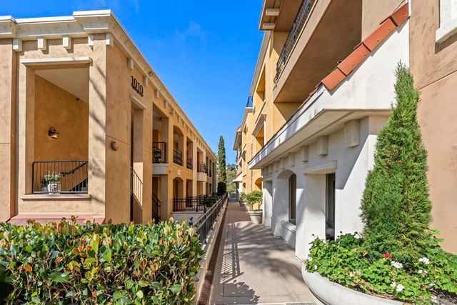 1010 Genter St 302, La Jolla, CA 92037