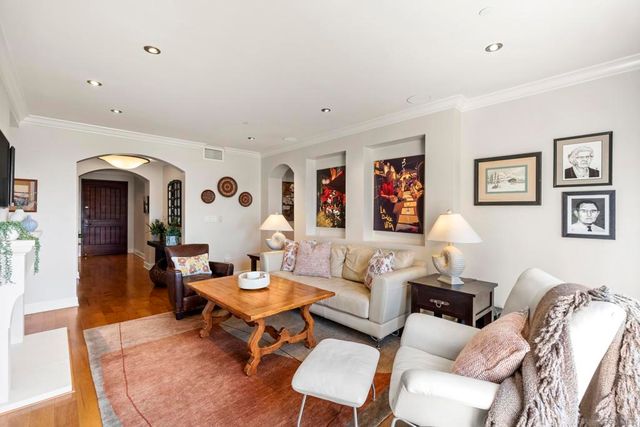 1010 Genter St 302, La Jolla, CA 92037