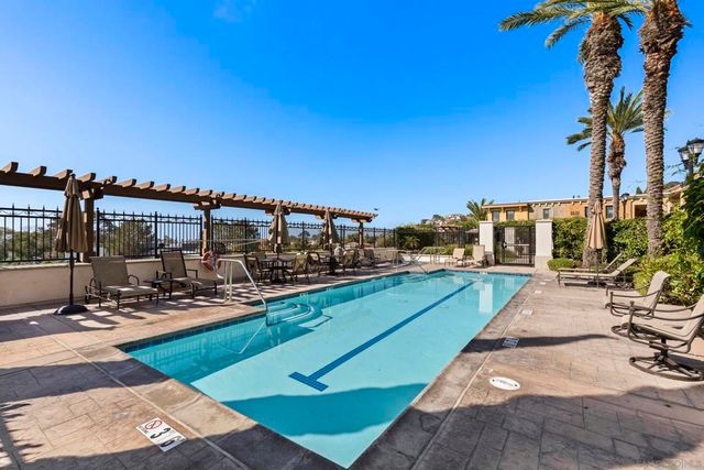 1010 Genter St 302, La Jolla, CA 92037