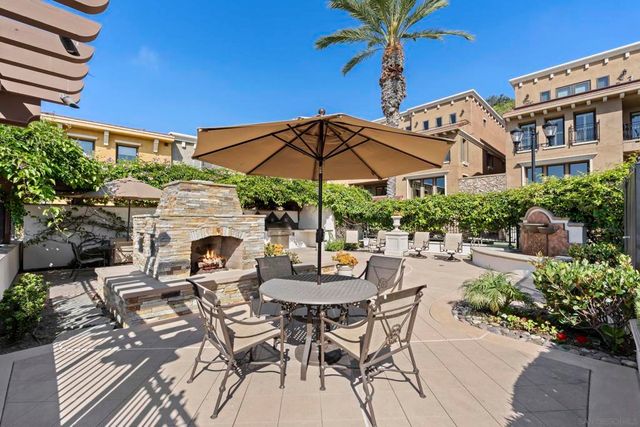 1010 Genter St 302, La Jolla, CA 92037
