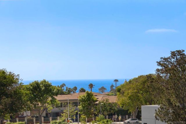 1010 Genter St 302, La Jolla, CA 92037