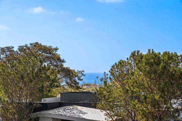 1010 Genter St 302, La Jolla, CA 92037
