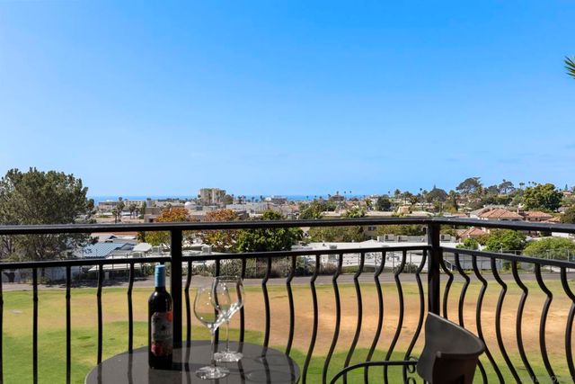 1010 Genter St 302, La Jolla, CA 92037