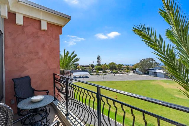 1010 Genter St 302, La Jolla, CA 92037