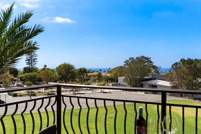 1010 Genter St 302, La Jolla, CA 92037