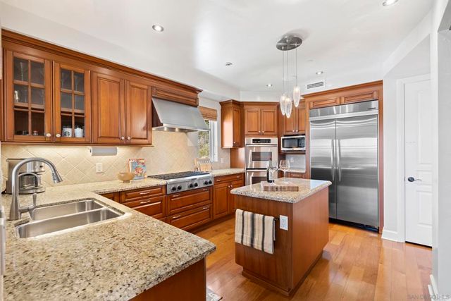 1010 Genter St 302, La Jolla, CA 92037