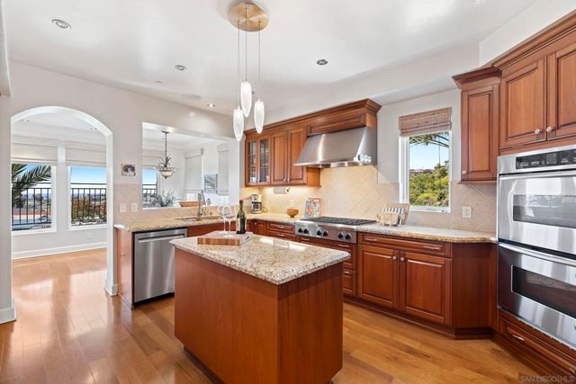 1010 Genter St 302, La Jolla, CA 92037