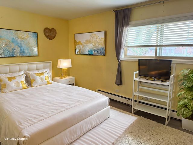 5725 Holmes Avenue 15, Clarendon Hills, IL 60514