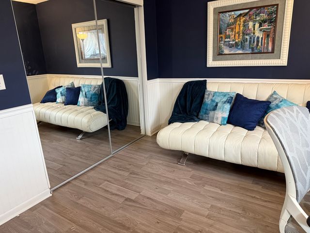 5725 Holmes Avenue 15, Clarendon Hills, IL 60514