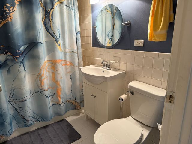 5725 Holmes Avenue 15, Clarendon Hills, IL 60514