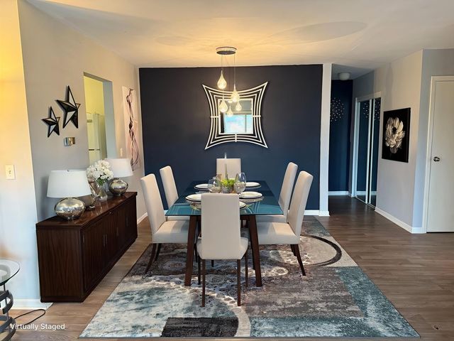 5725 Holmes Avenue 15, Clarendon Hills, IL 60514