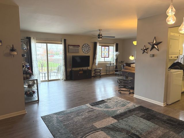 5725 Holmes Avenue 15, Clarendon Hills, IL 60514