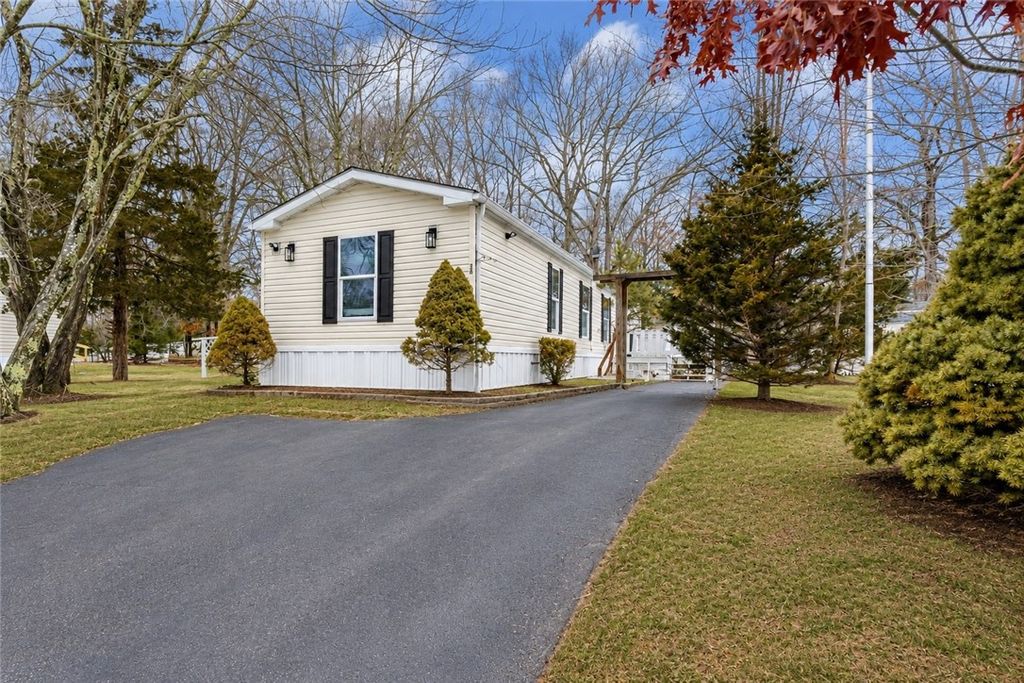 38 Torch Lane, Coventry, RI 02816