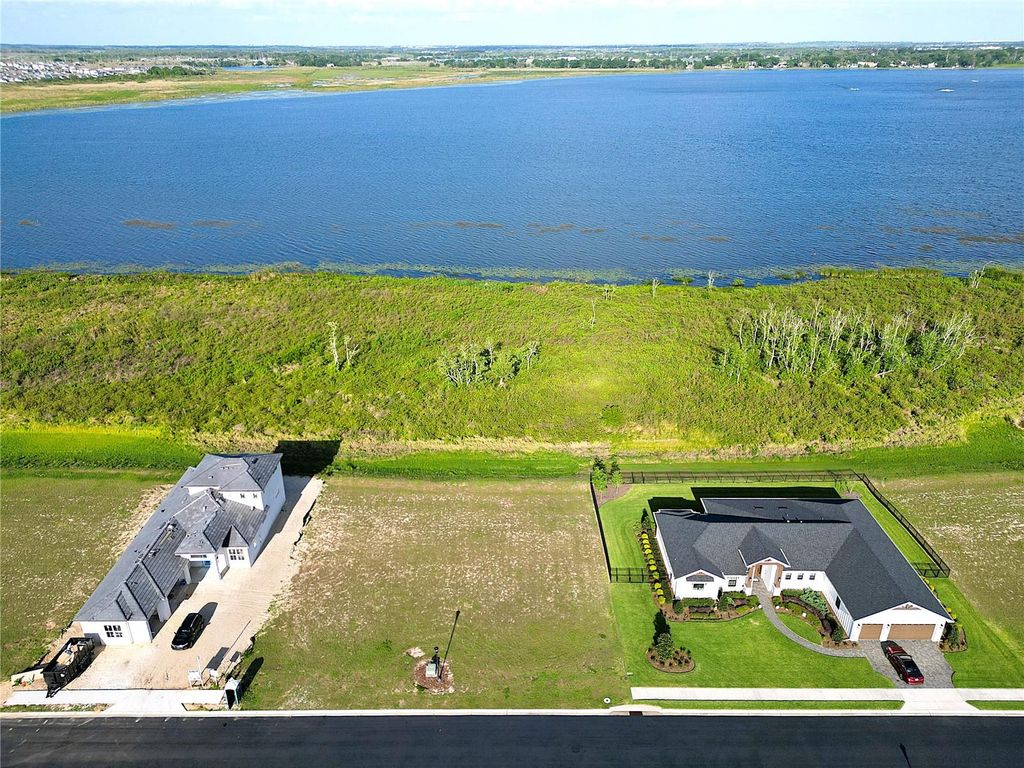 Image 2 of property listing at 328 CALADIUM AVENUE, Lake Alfred, FL 33850