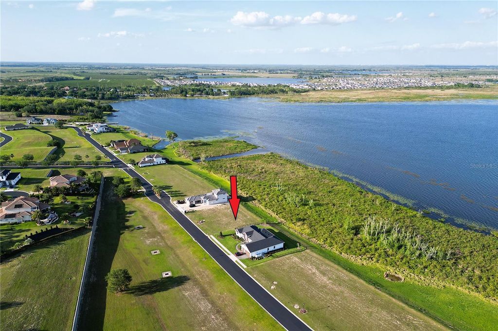 Image 6 of property listing at 328 CALADIUM AVENUE, Lake Alfred, FL 33850