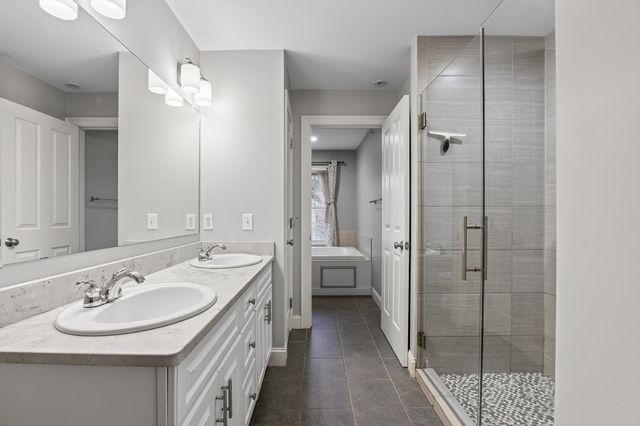 98 Riverwalk Way Unit 8E, Manchester, NH 03101