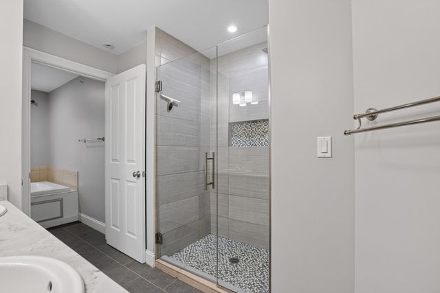 98 Riverwalk Way Unit 8E, Manchester, NH 03101