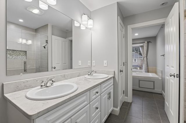 98 Riverwalk Way Unit 8E, Manchester, NH 03101