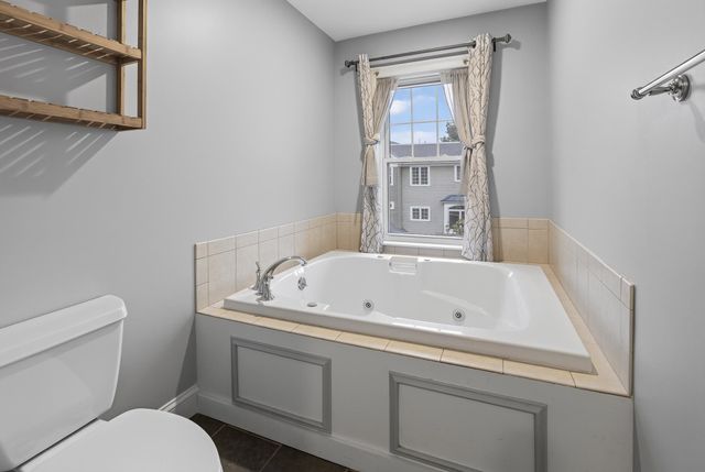 98 Riverwalk Way Unit 8E, Manchester, NH 03101