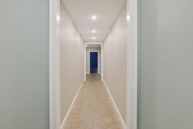 98 Riverwalk Way Unit 8E, Manchester, NH 03101