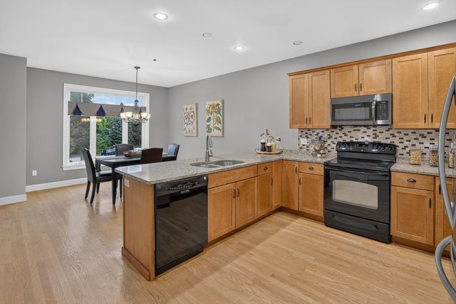 98 Riverwalk Way Unit 8E, Manchester, NH 03101