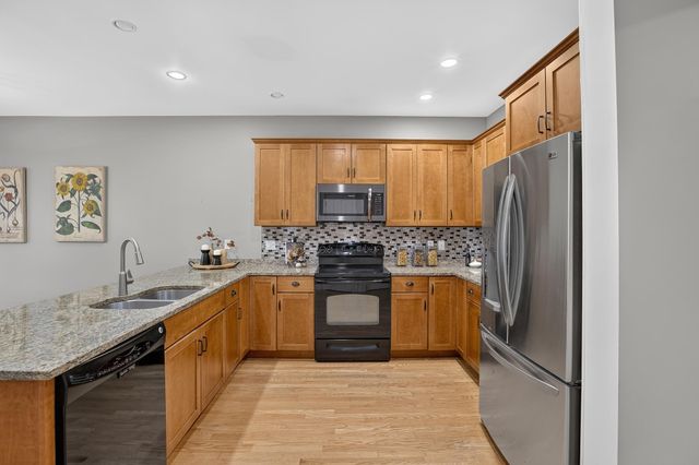 98 Riverwalk Way Unit 8E, Manchester, NH 03101