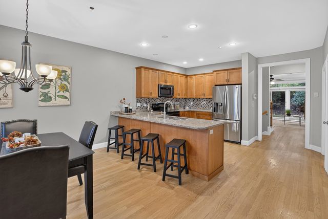 98 Riverwalk Way Unit 8E, Manchester, NH 03101