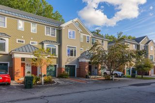 98 Riverwalk Way Unit 8E, Manchester, NH 03101