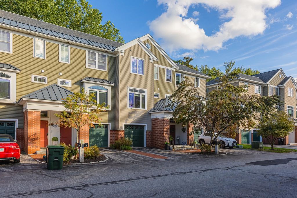 98 Riverwalk Way Unit 8E, Manchester, NH 03101