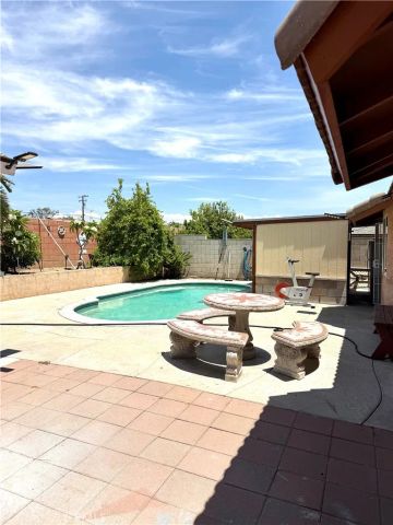 15184 Macadamia Court, Fontana, CA 92335