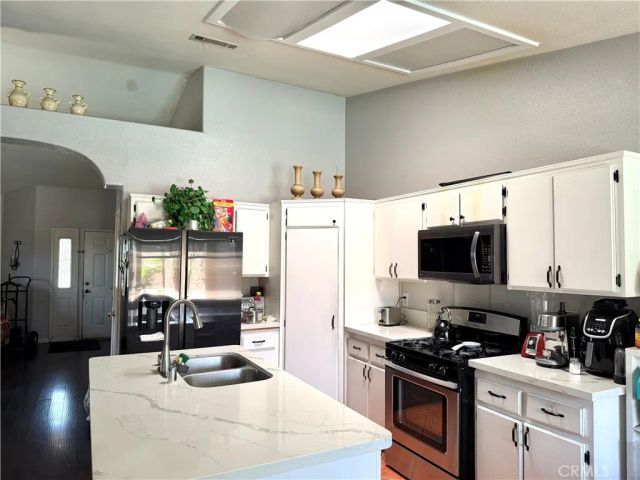 15184 Macadamia Court, Fontana, CA 92335