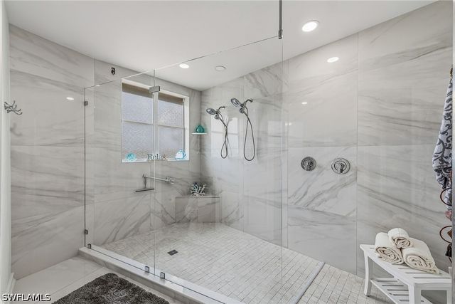 9566 Gulf Shore DR 201, Naples, FL 34108