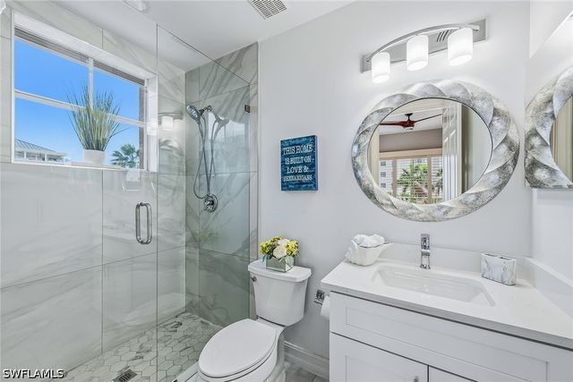 9566 Gulf Shore DR 201, Naples, FL 34108
