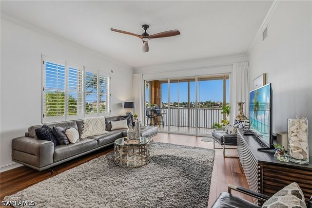 9566 Gulf Shore DR 201, Naples, FL 34108