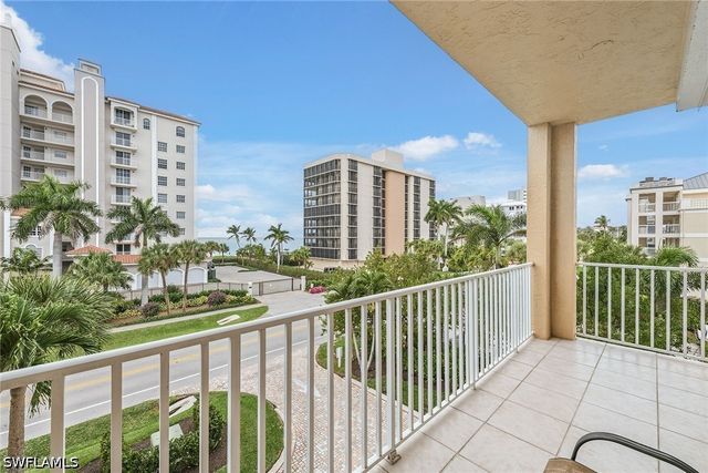 9566 Gulf Shore DR 201, Naples, FL 34108