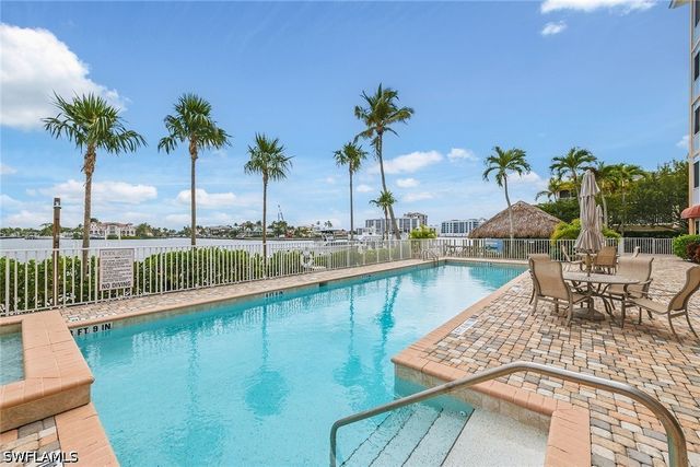 9566 Gulf Shore DR 201, Naples, FL 34108