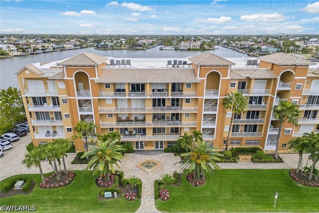 9566 Gulf Shore DR 201, Naples, FL 34108