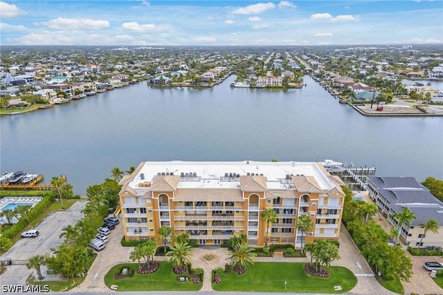 9566 Gulf Shore DR 201, Naples, FL 34108