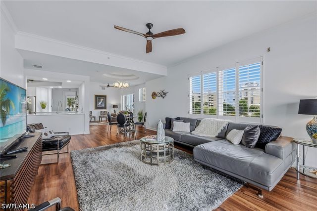 9566 Gulf Shore DR 201, Naples, FL 34108
