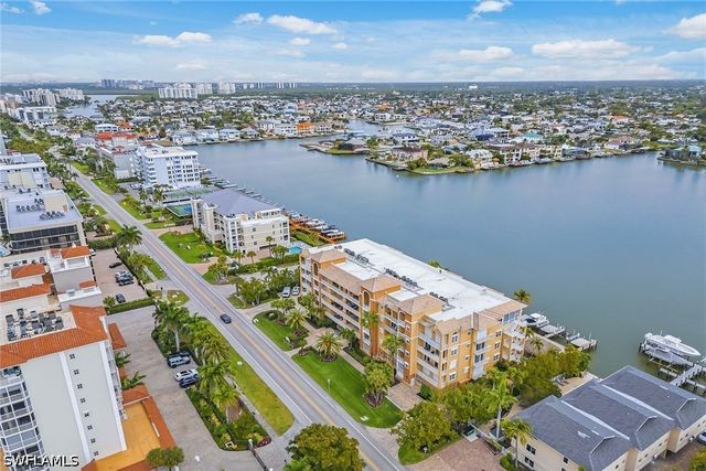 9566 Gulf Shore DR 201, Naples, FL 34108