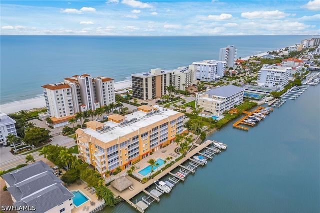 9566 Gulf Shore DR 201, Naples, FL 34108