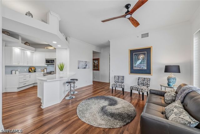 9566 Gulf Shore DR 201, Naples, FL 34108