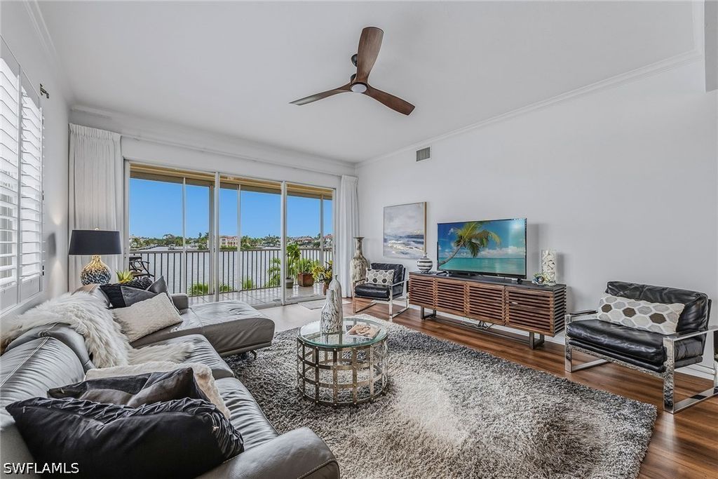 9566 Gulf Shore DR 201, Naples, FL 34108