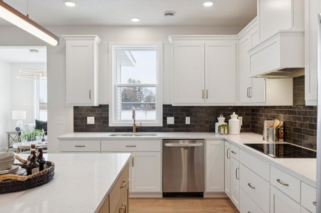 3496 Knightsbridge Trail N, Lake Elmo, MN 55042