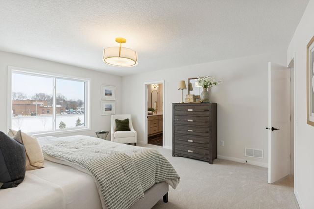 3496 Knightsbridge Trail N, Lake Elmo, MN 55042