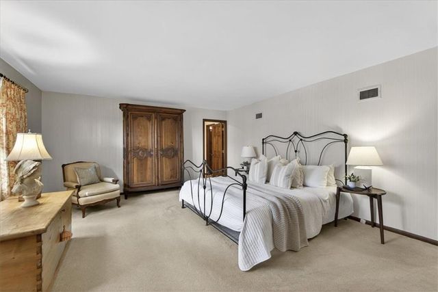 20 Wycklow Street, Overland Park, KS 66207